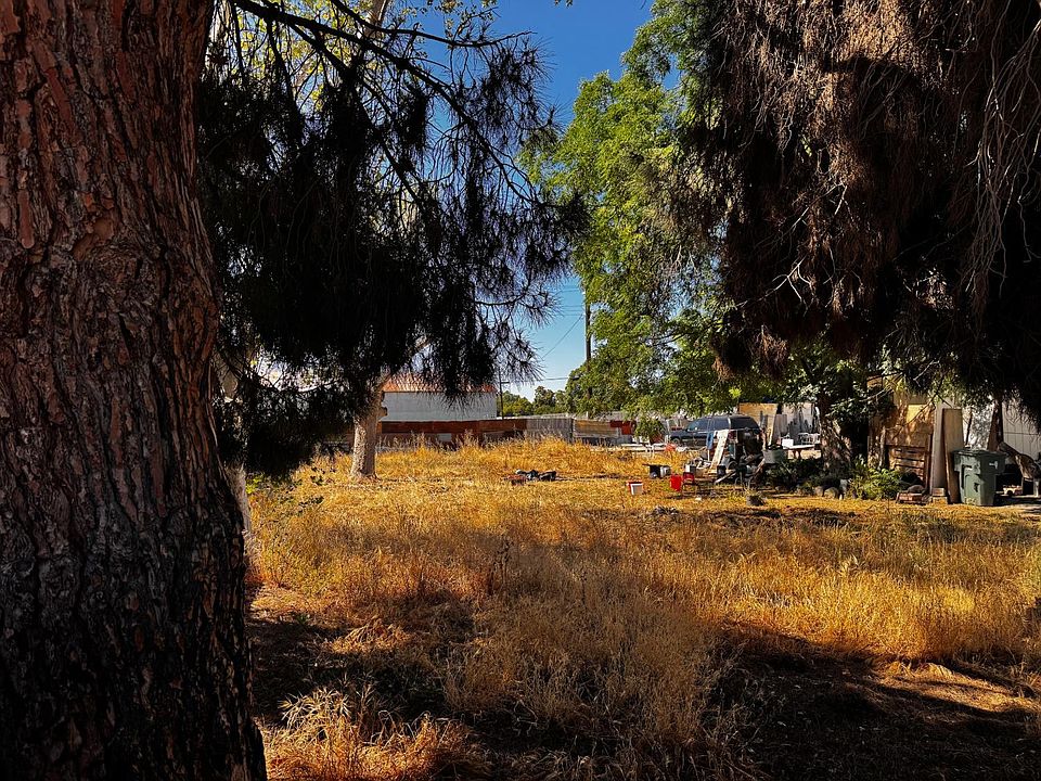 2nd image of 2012 E Clay Ave
