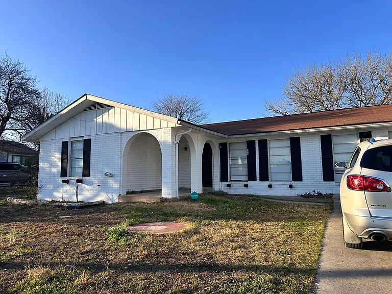 806 E Mountain St — Photo 12