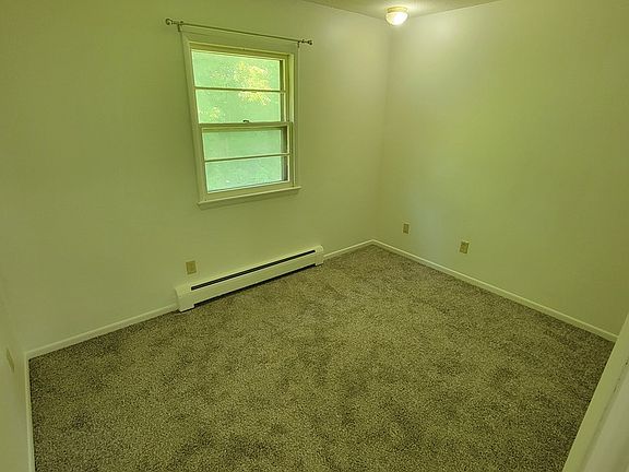 4th image of 4200 Knob Hill Dr APT 5
