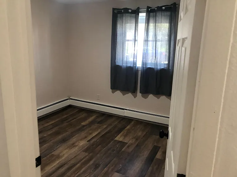 429 N 12th Ave E #MAIN FLOOR — Photo 16