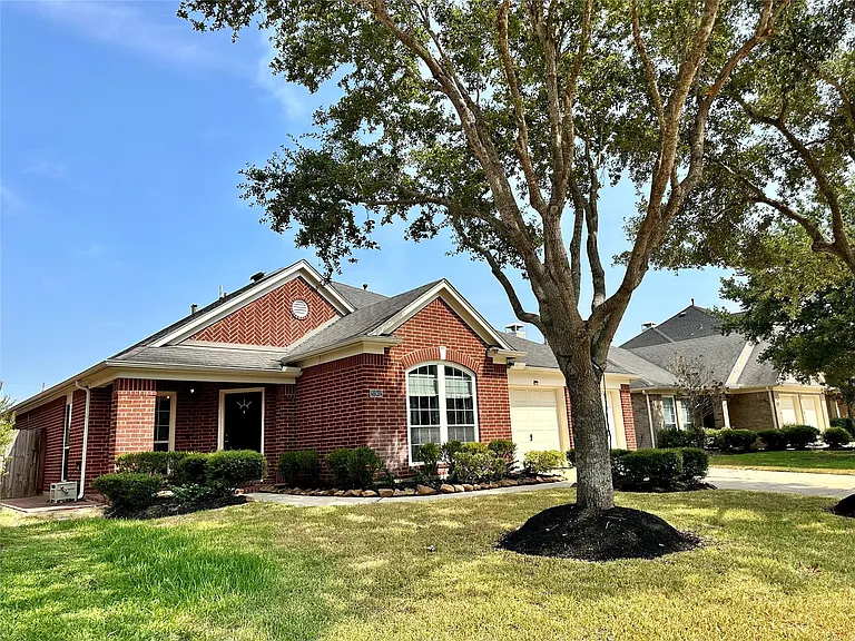 20902 Avery Cove Ln — Photo 1
