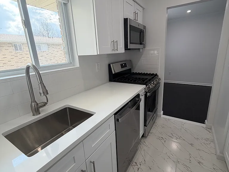 14 Central Dr #5 — Photo 4