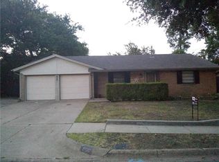900 Gettysburg Pl, Bedford, TX 76022