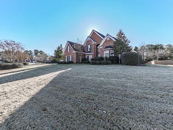3rd image of 3254 Winthrop Cir