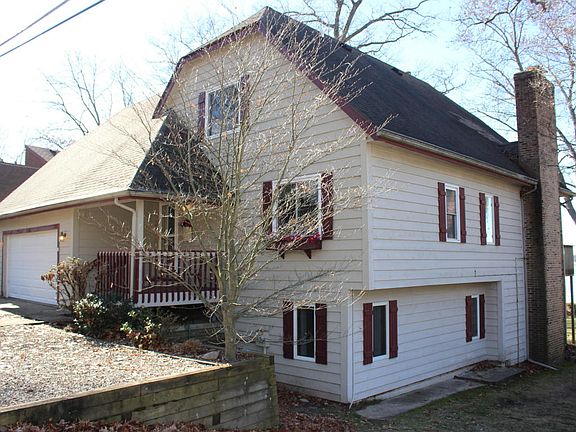 2nd image of 806 E Eagle Lake Dr
