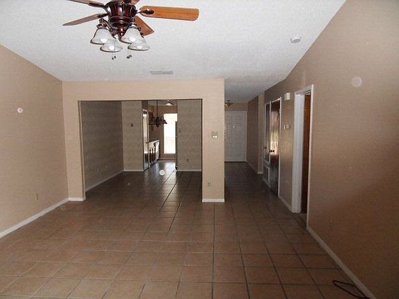 2nd image of 1928 Shelly Blvd