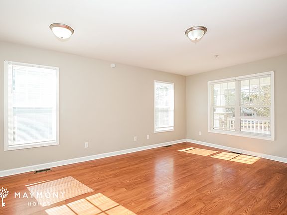 3rd image of 1447 N Cherry St