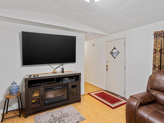 4th image of 702 Carrol Dr