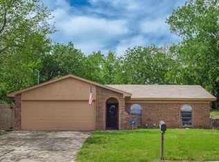 6004 Barry Dr, Watauga, TX 76148