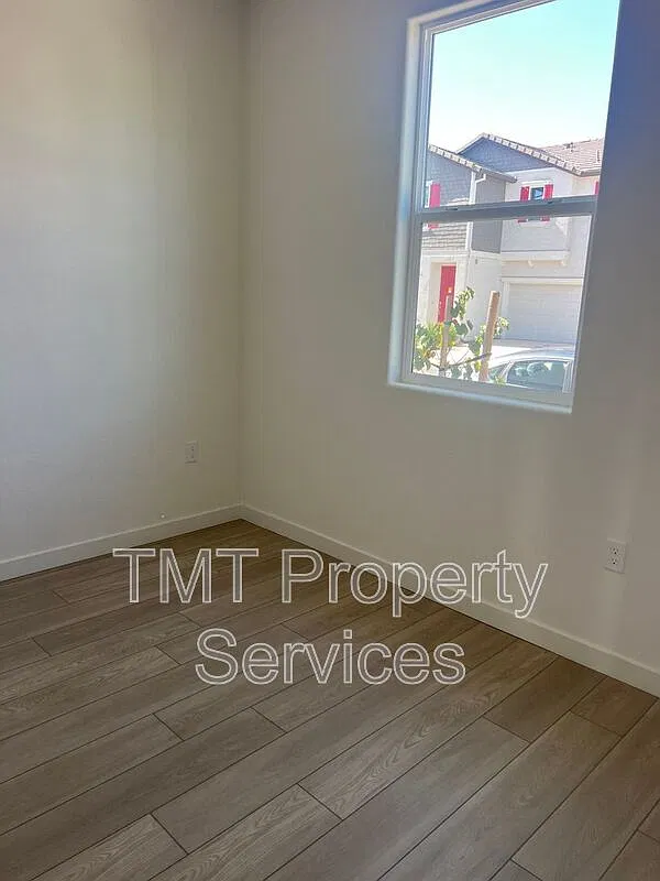 4 bed, 3.0 bath, 1844 sqft, $3,300 — Photo 4