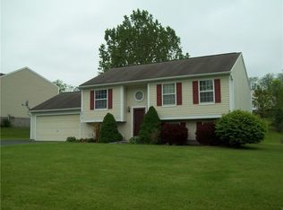 3313 Eagles Roost Ln, Macedon, NY 14502