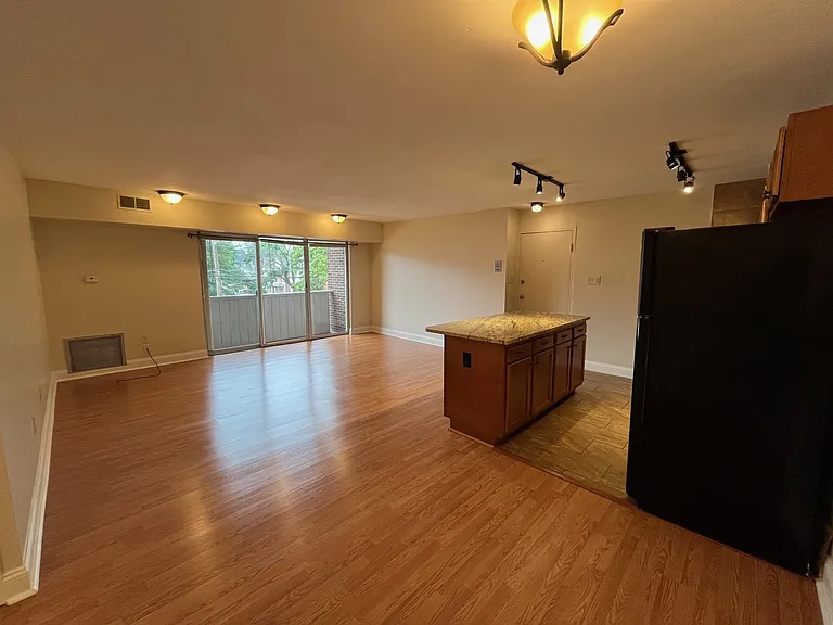 827 Highview St — Photo 4