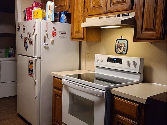 4th image of 1816 W 62nd St