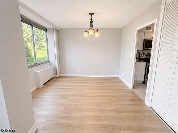 5th image of 1 Claridge Dr #114