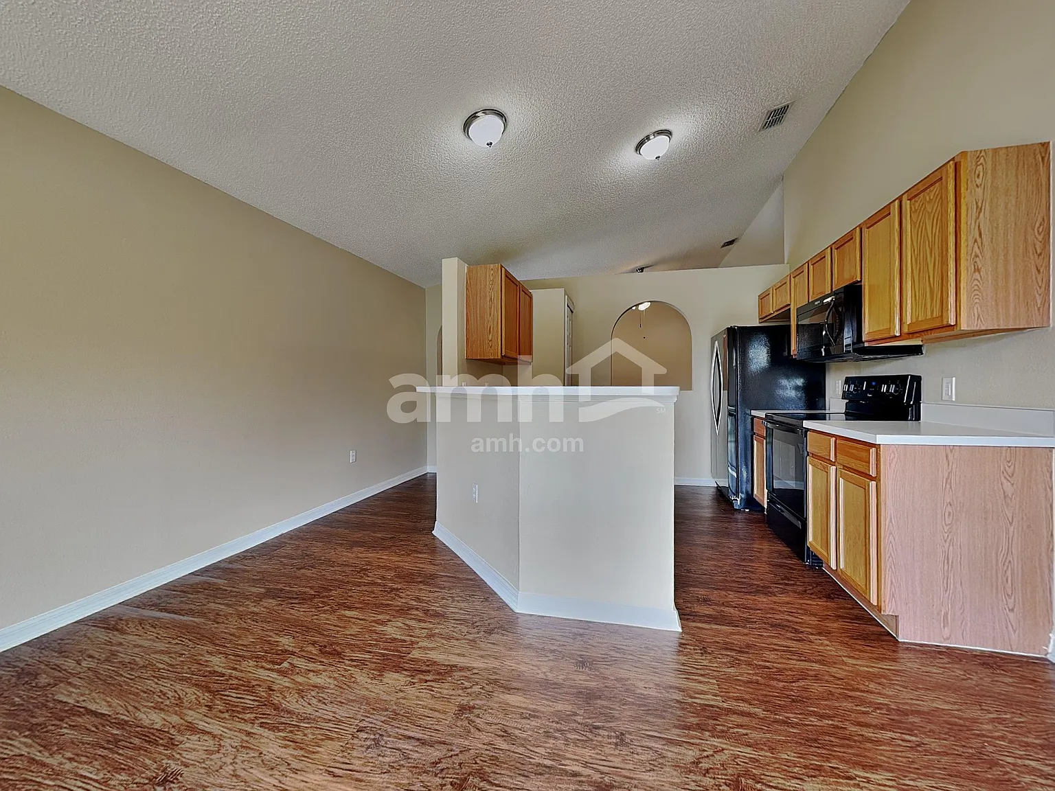 3 bed, 2.0 bath, 1292 sqft, $1,990 — Photo 4