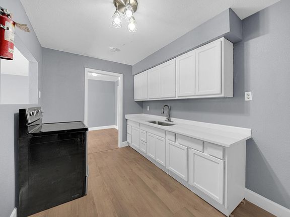 5th image of 5831 Lyndhurst Dr