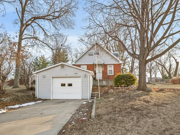 1361 72nd St, Windsor Heights, IA 50324