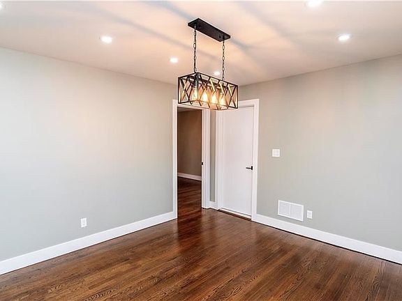 5th image of 174 Rockwell Ave