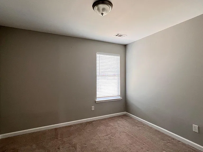 139 Northfield Cir — Photo 13