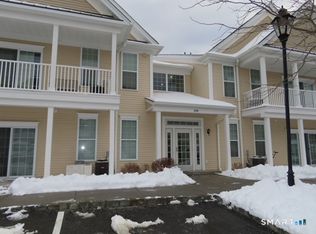 115 Center Meadow Ln #115, Danbury, CT 06810