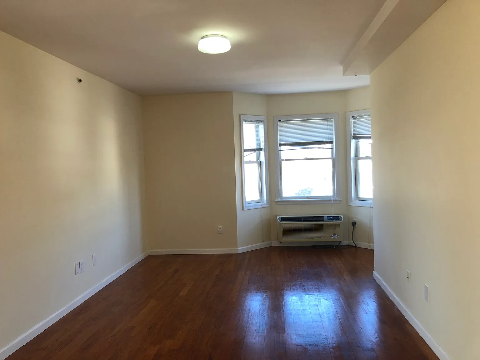 2 bed, 1124 sqft, $2,700 — Photo 3