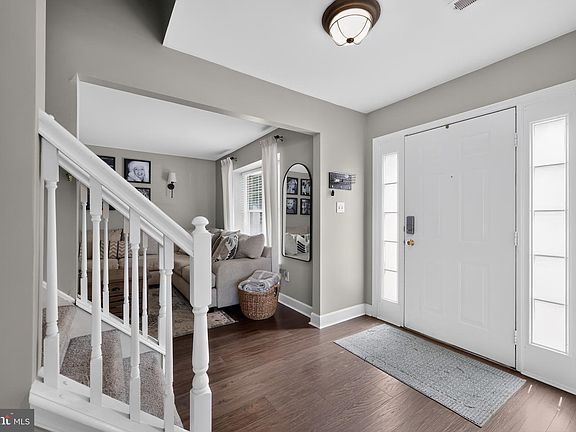 3rd image of 203 Tanglewood Dr