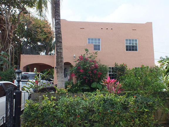 2nd image of 830 32nd St