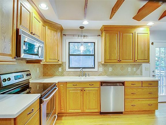 2nd image of 5069 Ravenwood Dr
