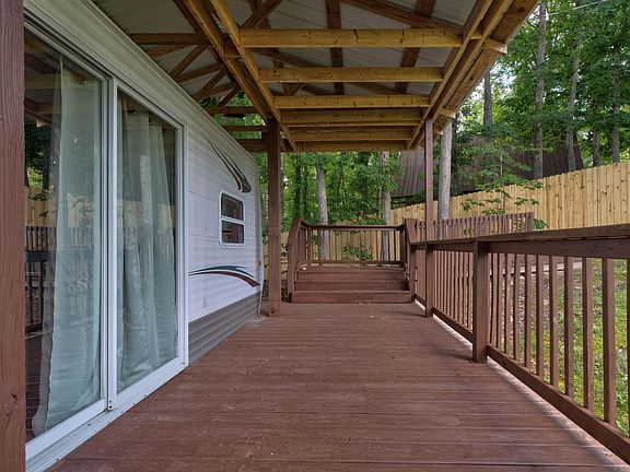 3rd image of 4 Fern Dr