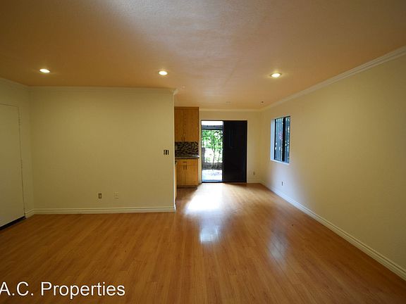 4th image of 14033 Bessemer St APT 101