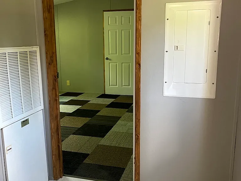 124 Meadow Ln — Photo 3