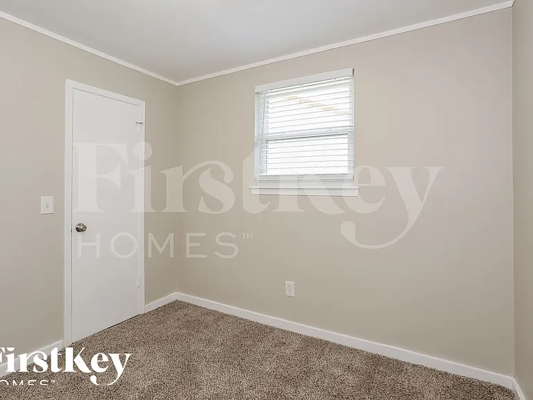 1047 Cove Landing Dr — Photo 15