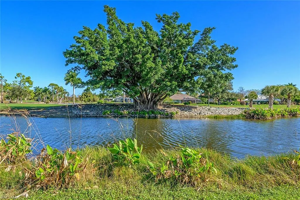 3 bed, 2.5 bath, 1907 sqft, $12,090 — Photo 2