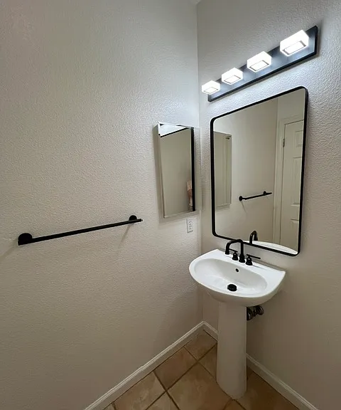 1073 McKay Dr — Photo 15