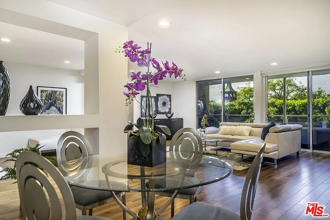 2 bed, 2.0 bath, 1438 sqft, $6,300 — Photo 4
