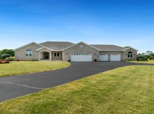 2814 Squaw Prairie Rd, Belvidere, IL 61008
