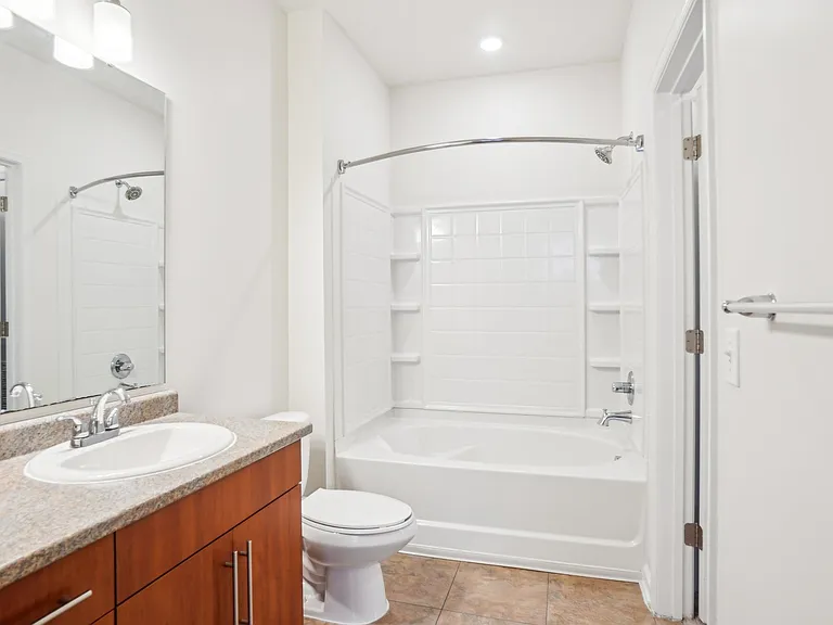Belmont at Tryon Apartments — Photo 37