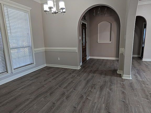 4th image of 302 S Cedar Ridge Cir