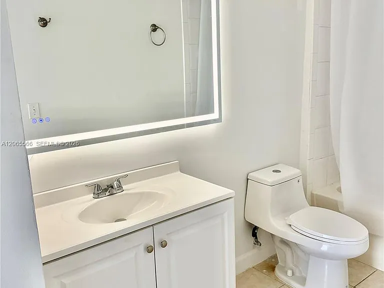 8010 N Nob Hill Rd #102 — Photo 14
