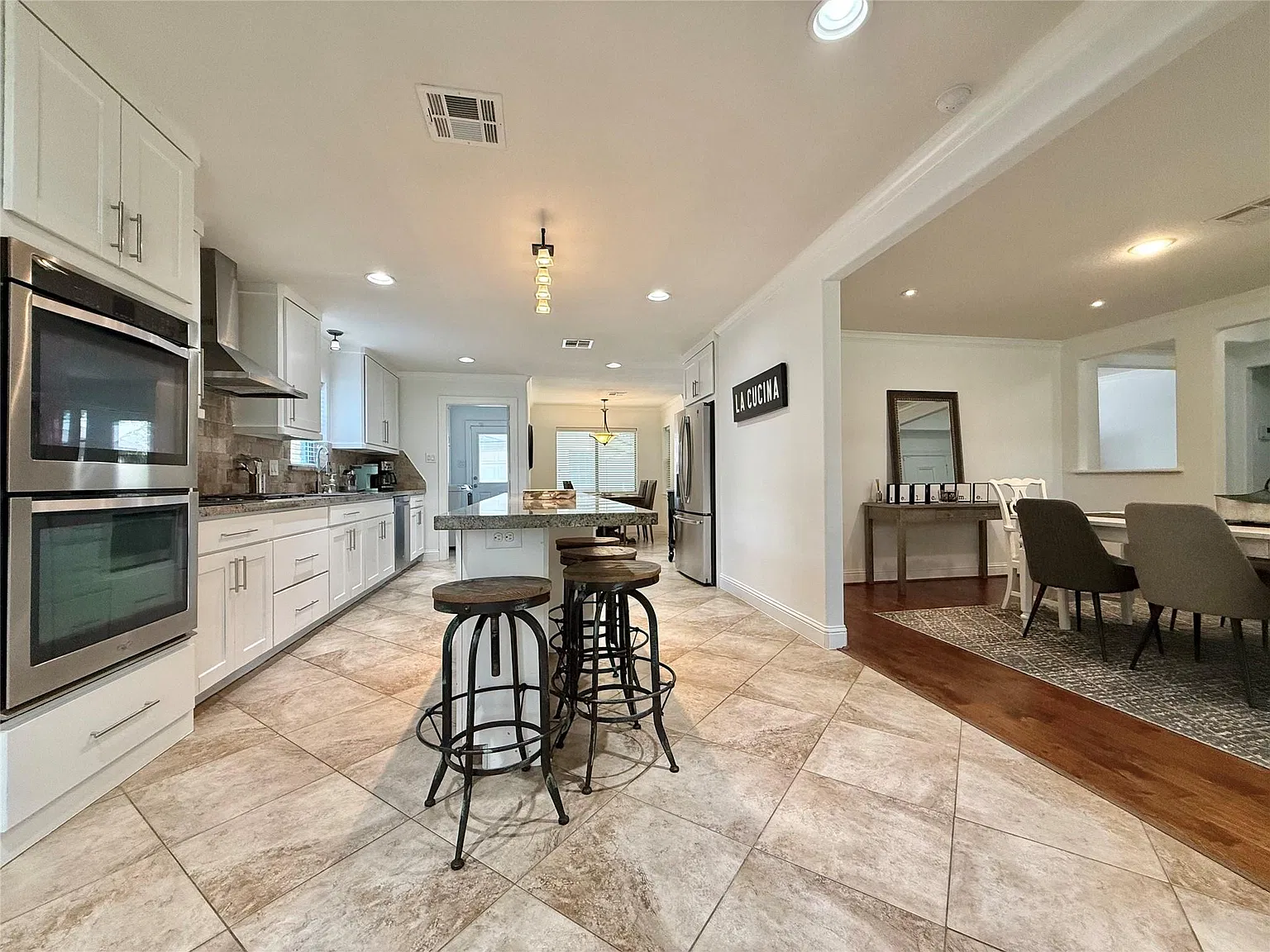 4 bed, 2.0 bath, 2268 sqft, $3,850 — Photo 3