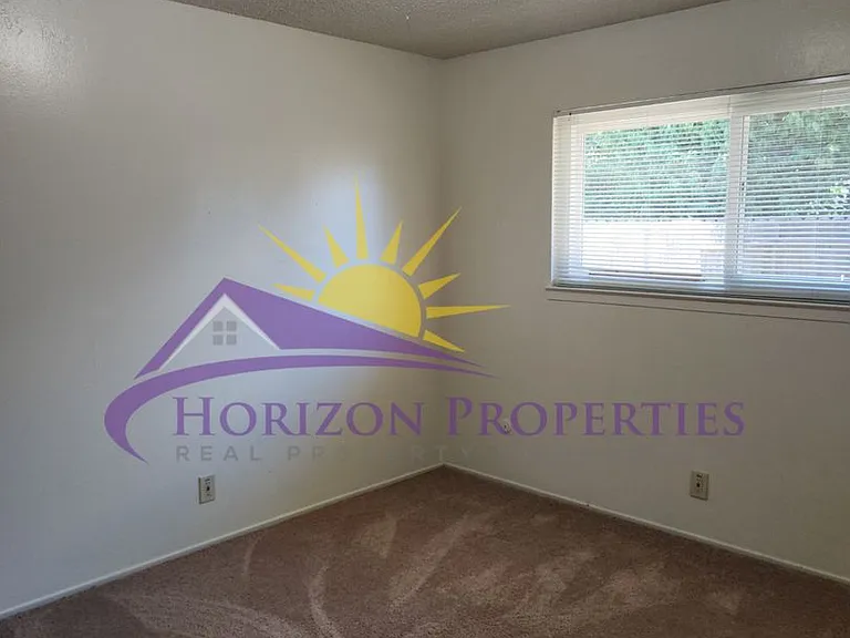 1430-1432 Topaz Way — Photo 7