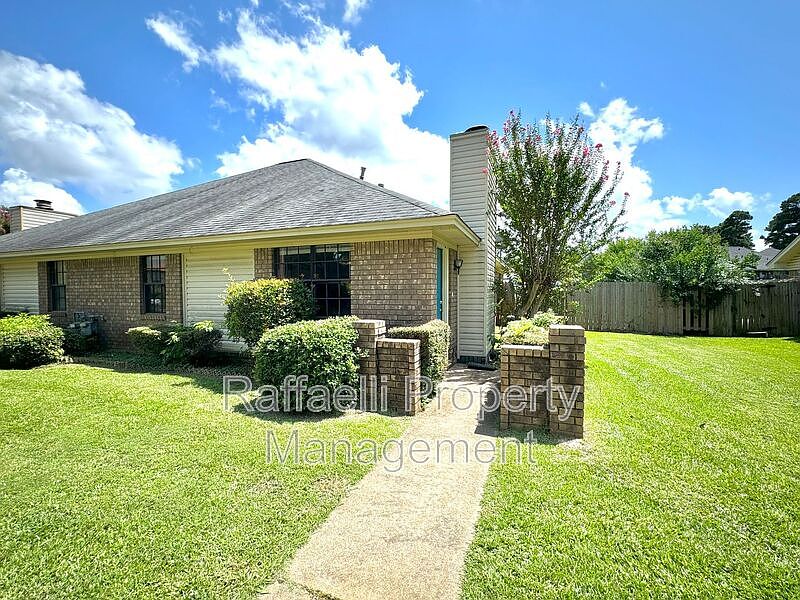 1st image of 315 Brookwood Dr