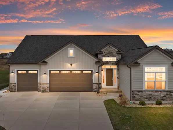 8971 Creekside CIRCLE, Pleasant Prairie, WI 53158