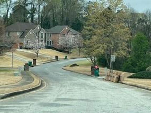 Exterior Neighborhood (street photo)