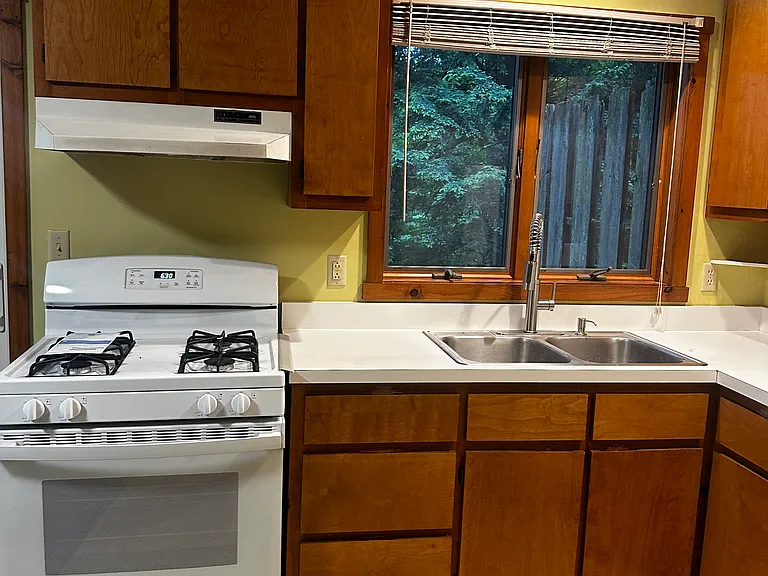 19 Edgewood Ln #17A — Photo 12