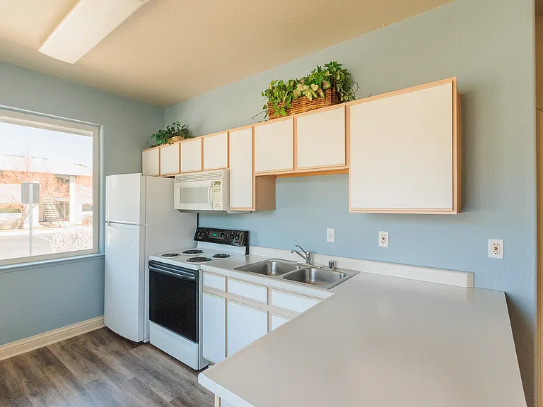 Silver Lake Apartments — Photo 14