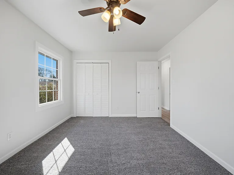 1403 Herrington Rd — Photo 8