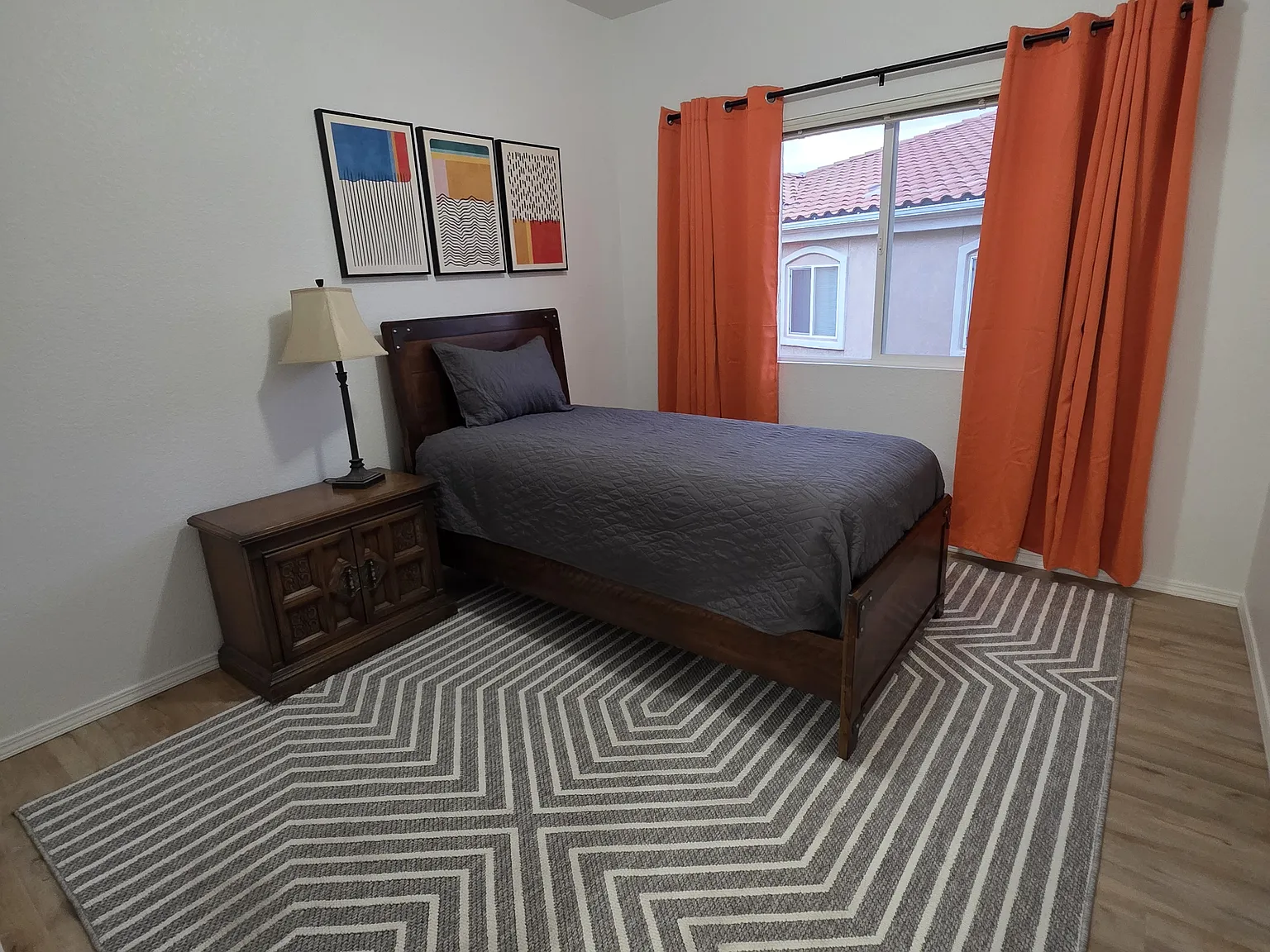 3 bed, 1180 sqft, $2,100 — Photo 2