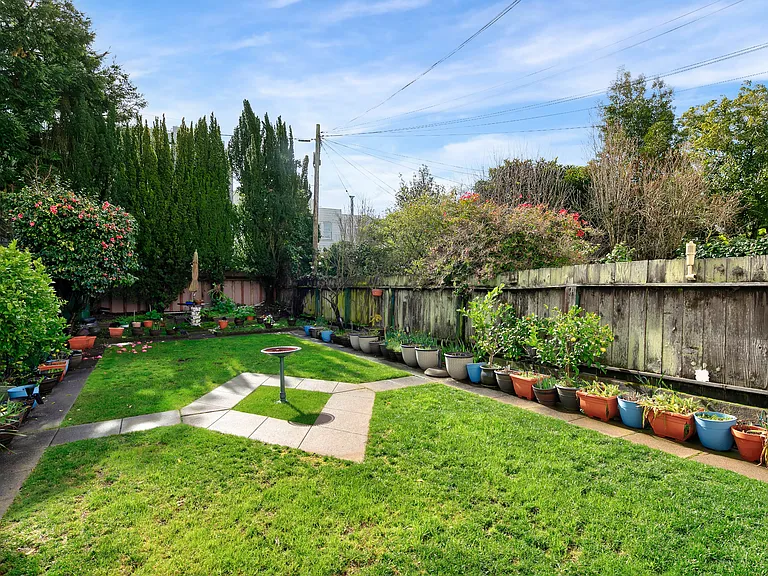 1357 Francisco St — Photo 15