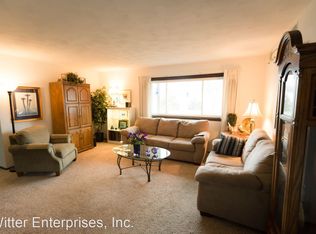 2111 Bidwell Rd #B-4, Muscatine, IA 52761